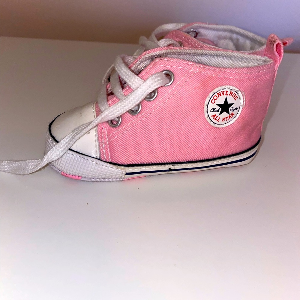 2c pink converse